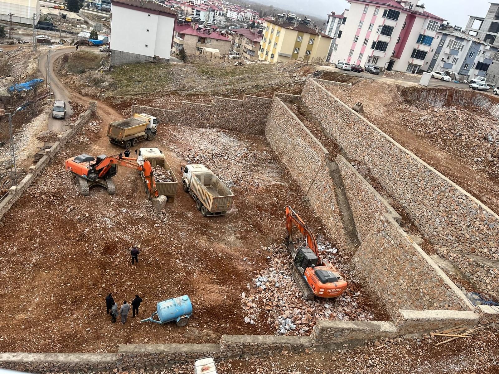 Göksun'da altyapı ve teraslama çalışması