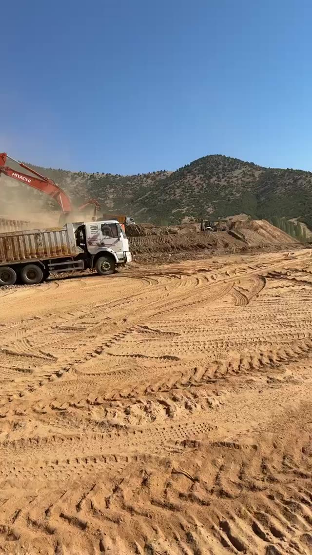 Göksun'da hafriyat nakliye çalışması