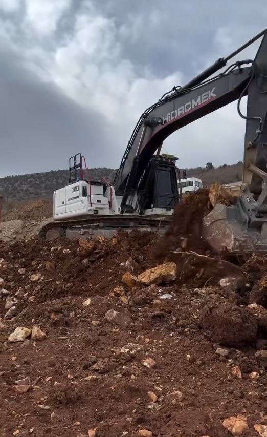 Göksun'da hafriyat kazı çalışması